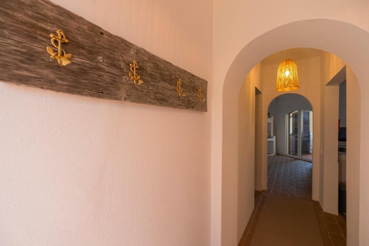 Cozy W/ Sea View, Free Parking & Ac Apartment