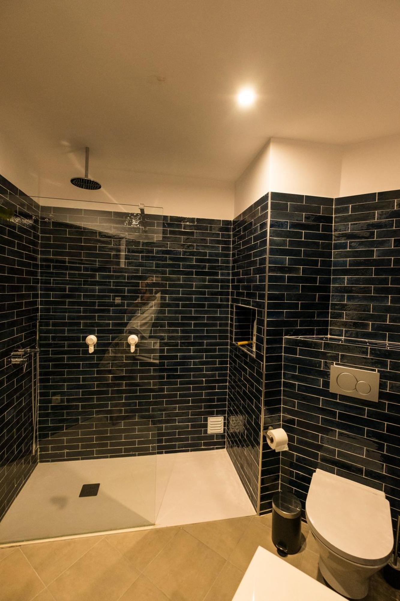 Cozy W/ Sea View, Free Parking & Ac Apartment *